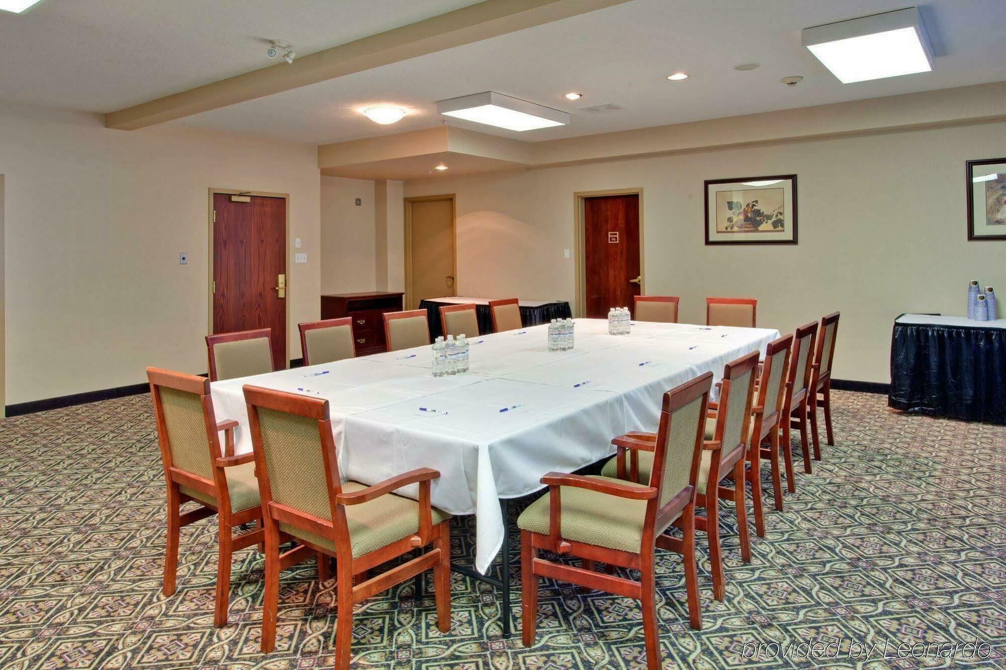 Holiday Inn Express Calgary South By Ihg Exterior foto